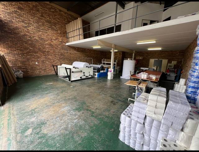 320M² WAREHOUSE TO LET IN STRIJDOMPARK